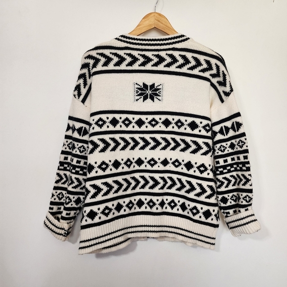 Vintage Black and White Patterned buttondown cardigan Sweater - Picture 6 of 8